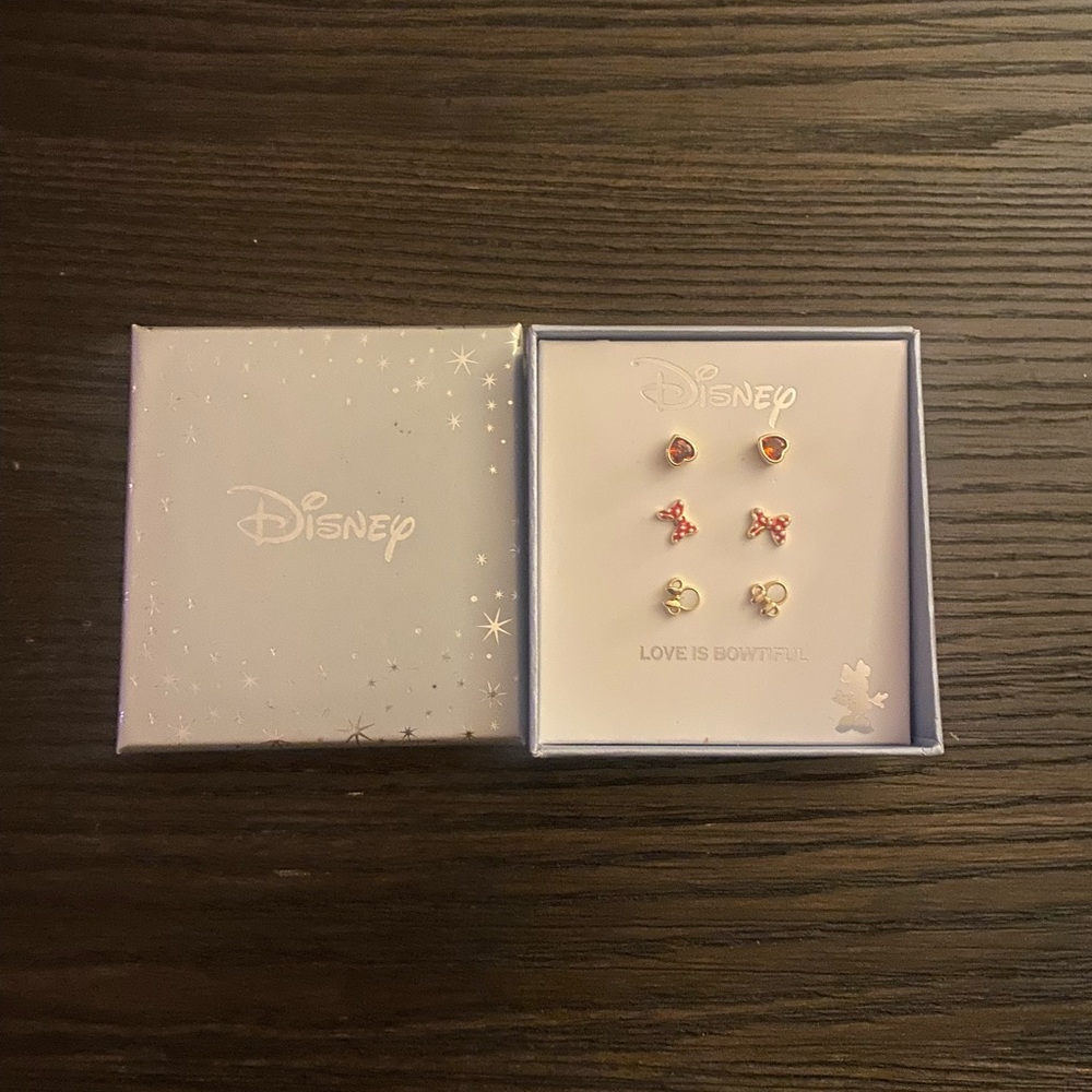 NEW Disney “Love is Bowtiful” 3 earring set